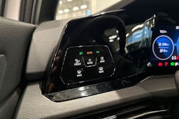 valkoinen Volkswagen Golf 2022 kuva 18.