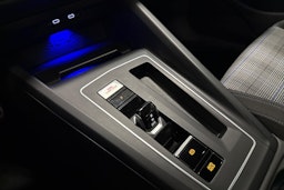 valkoinen Volkswagen Golf 2022 kuva 19.