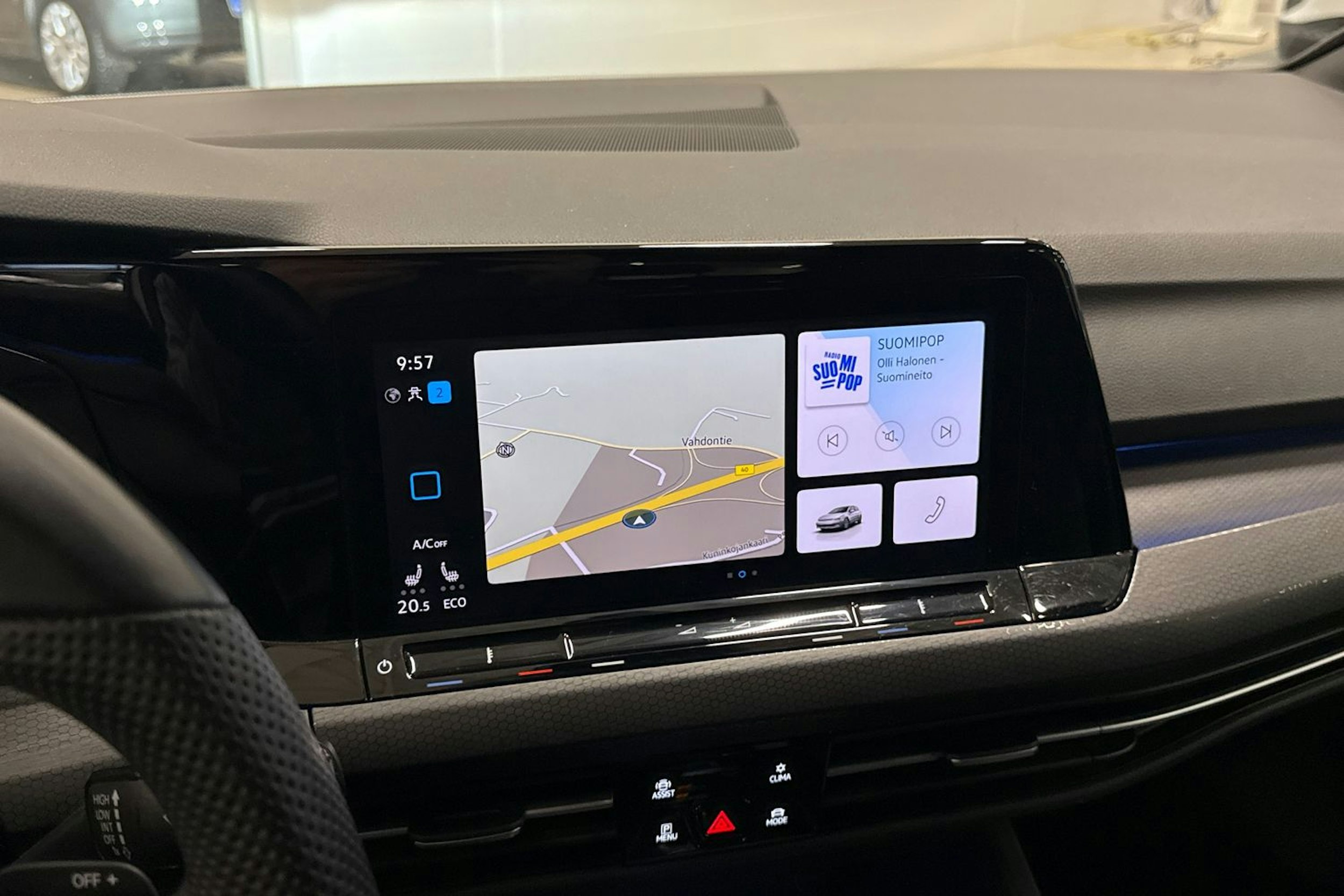 valkoinen Volkswagen Golf 2022 kuva 20.