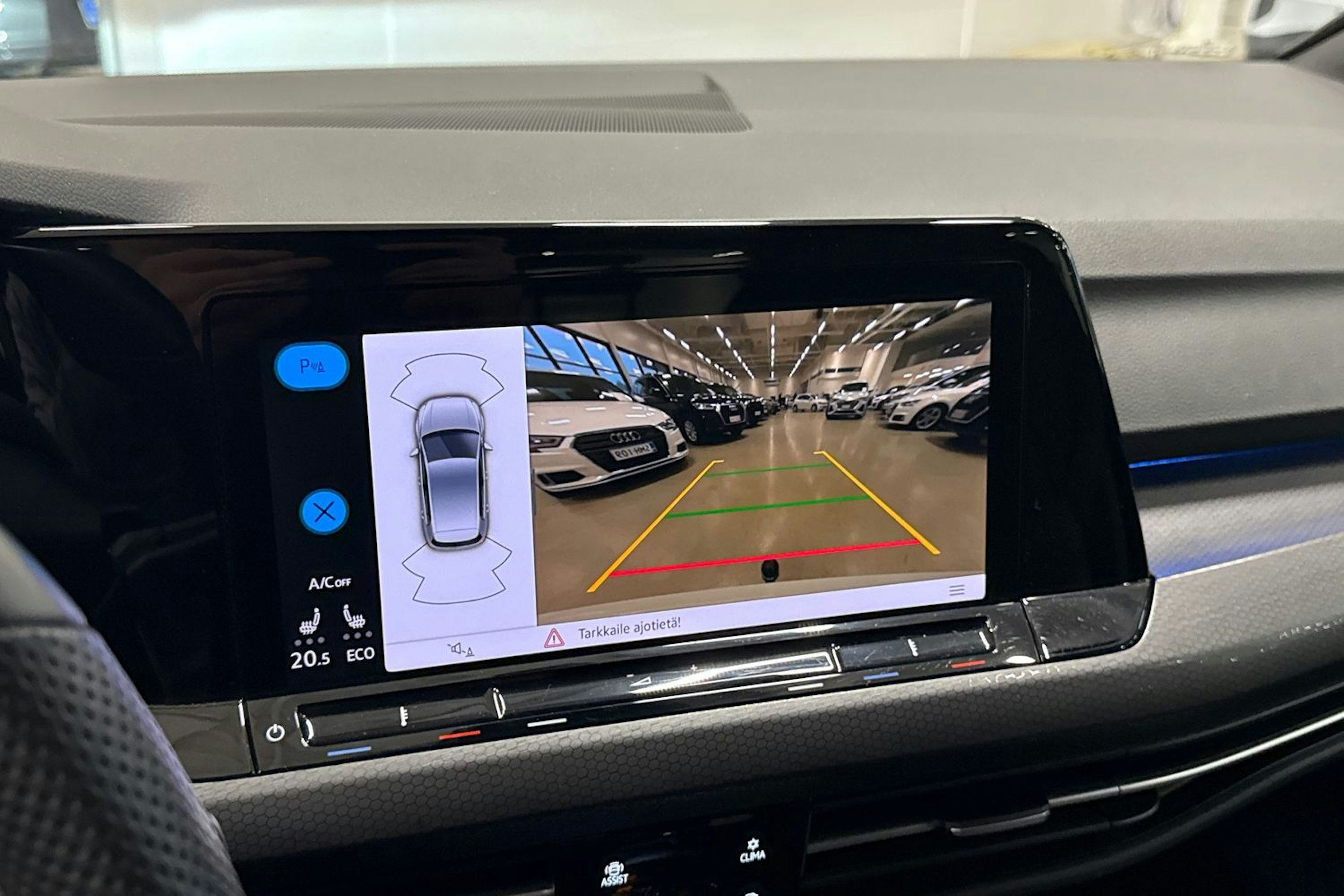 valkoinen Volkswagen Golf 2022 kuva 21.