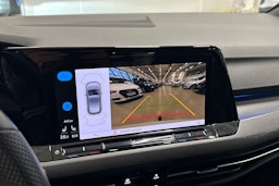 valkoinen Volkswagen Golf 2022 kuva 21.