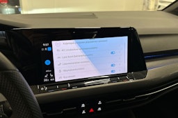 valkoinen Volkswagen Golf 2022 kuva 22.