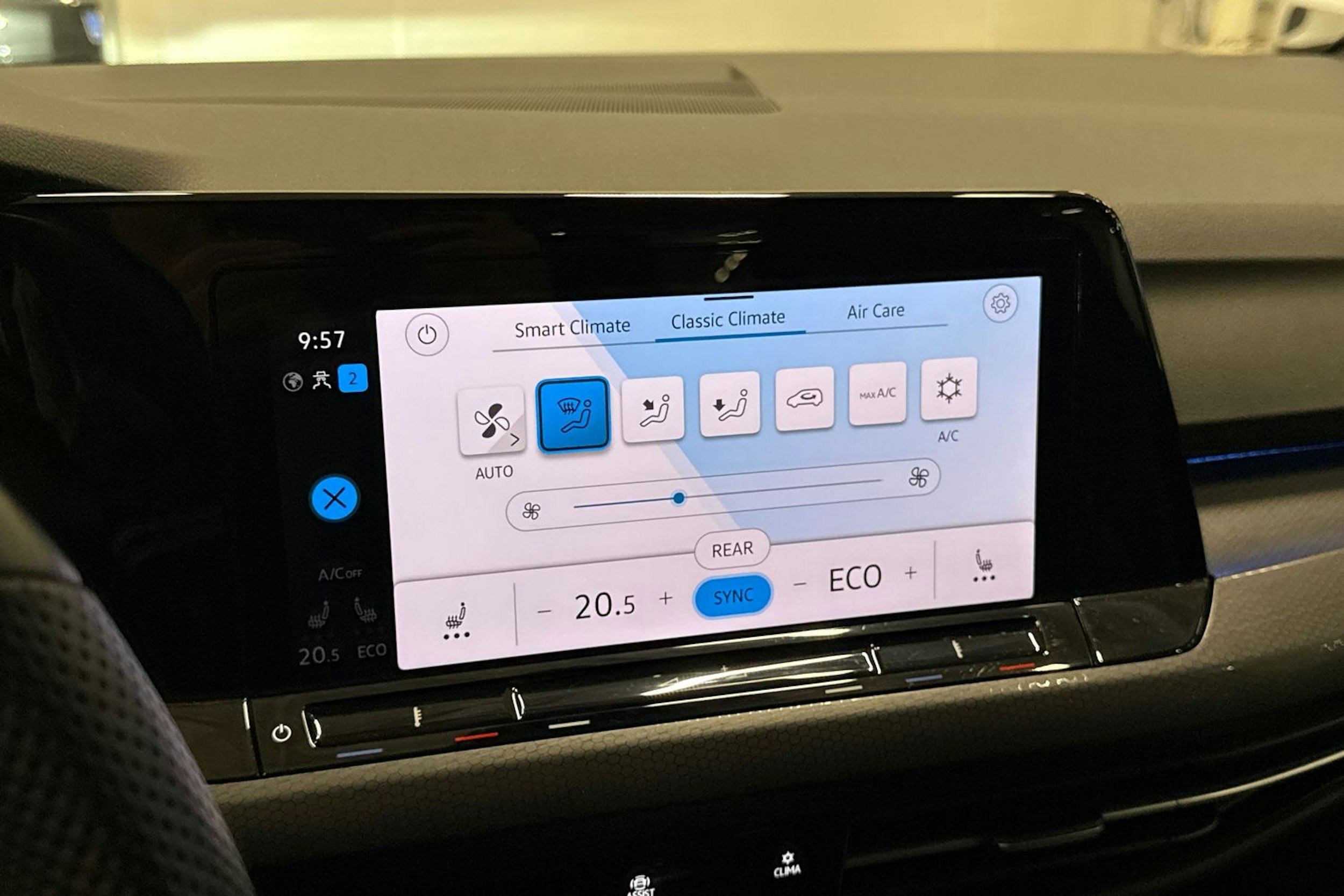 valkoinen Volkswagen Golf 2022 kuva 23.