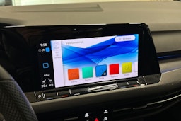 valkoinen Volkswagen Golf 2022 kuva 26.