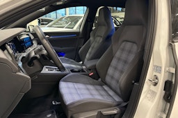 valkoinen Volkswagen Golf 2022 kuva 27.