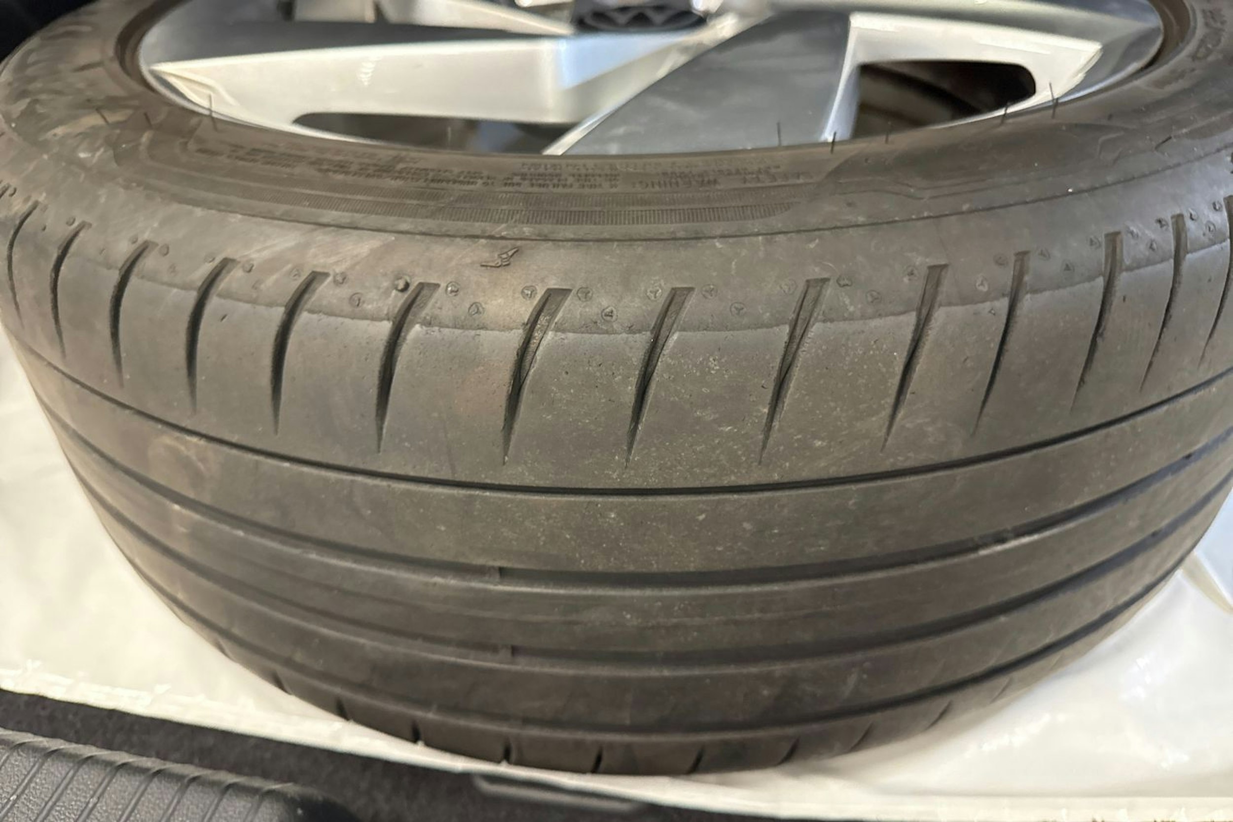 valkoinen Volkswagen Golf 2022 kuva 29.