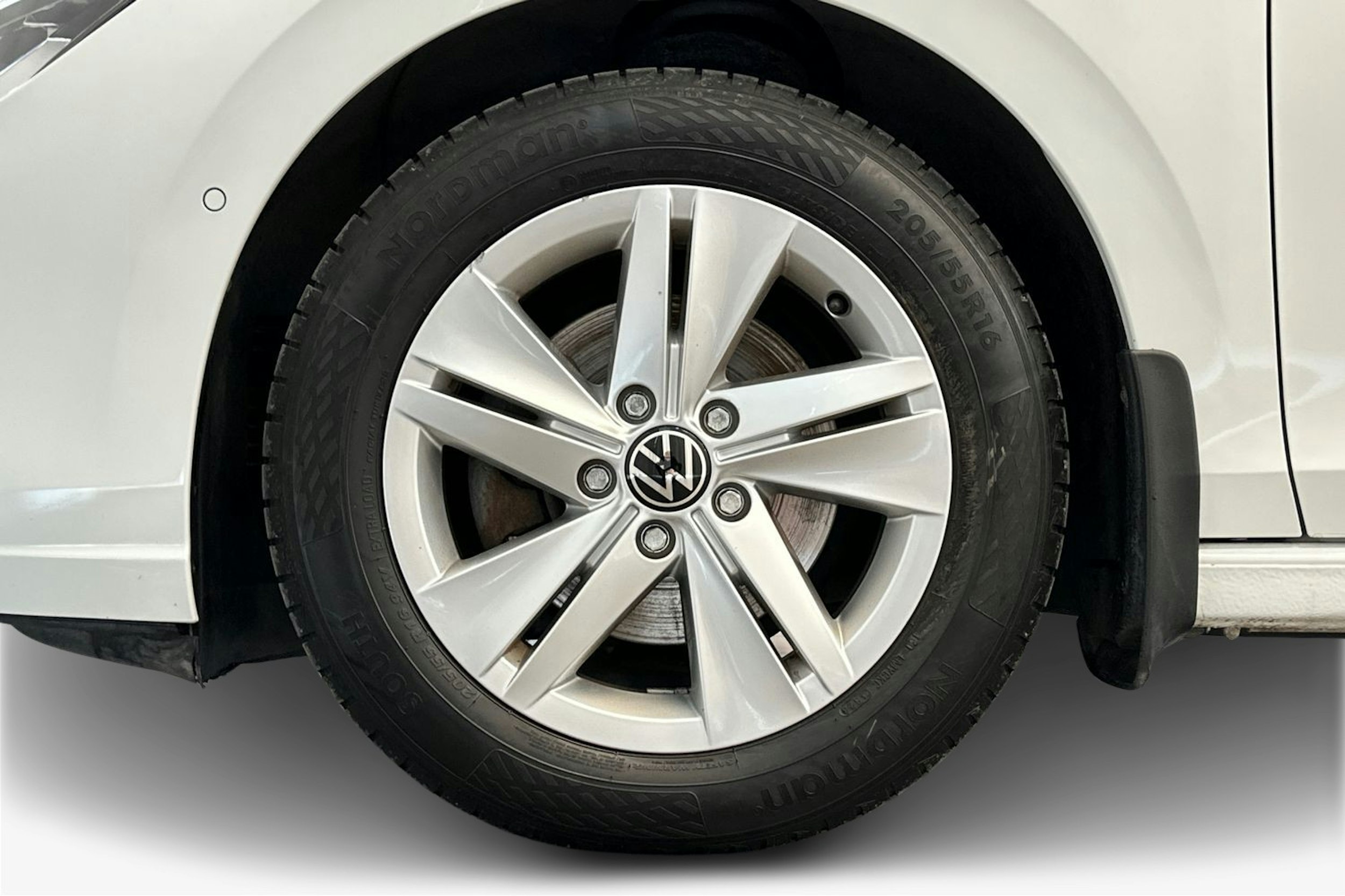 valkoinen Volkswagen Golf 2022 kuva 11.