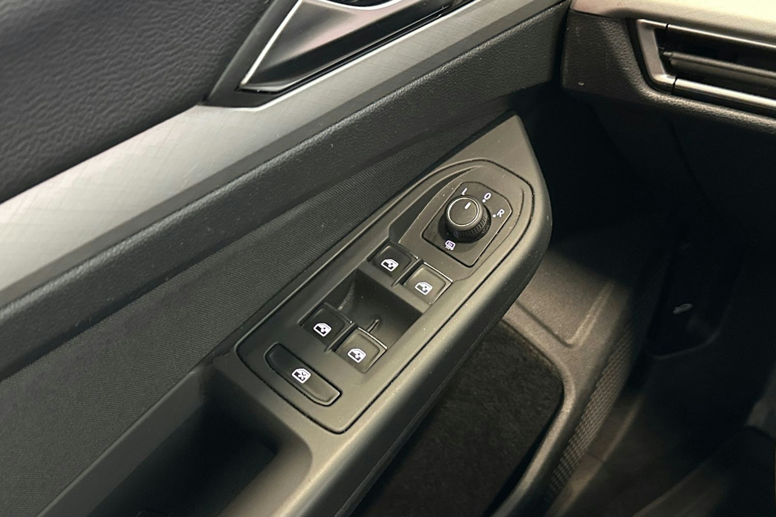 valkoinen Volkswagen Golf 2022 kuva 16.