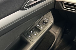 valkoinen Volkswagen Golf 2022 kuva 16.
