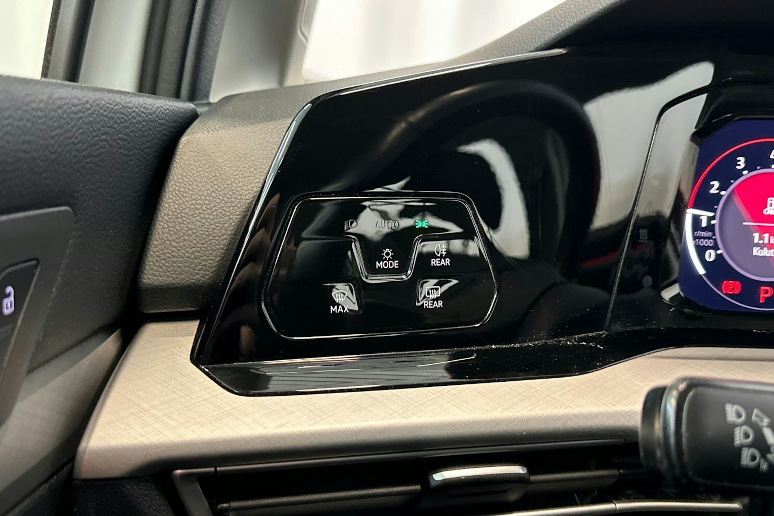 valkoinen Volkswagen Golf 2022 kuva 17.