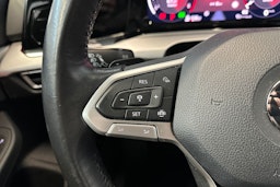 valkoinen Volkswagen Golf 2022 kuva 18.