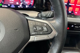 valkoinen Volkswagen Golf 2022 kuva 19.