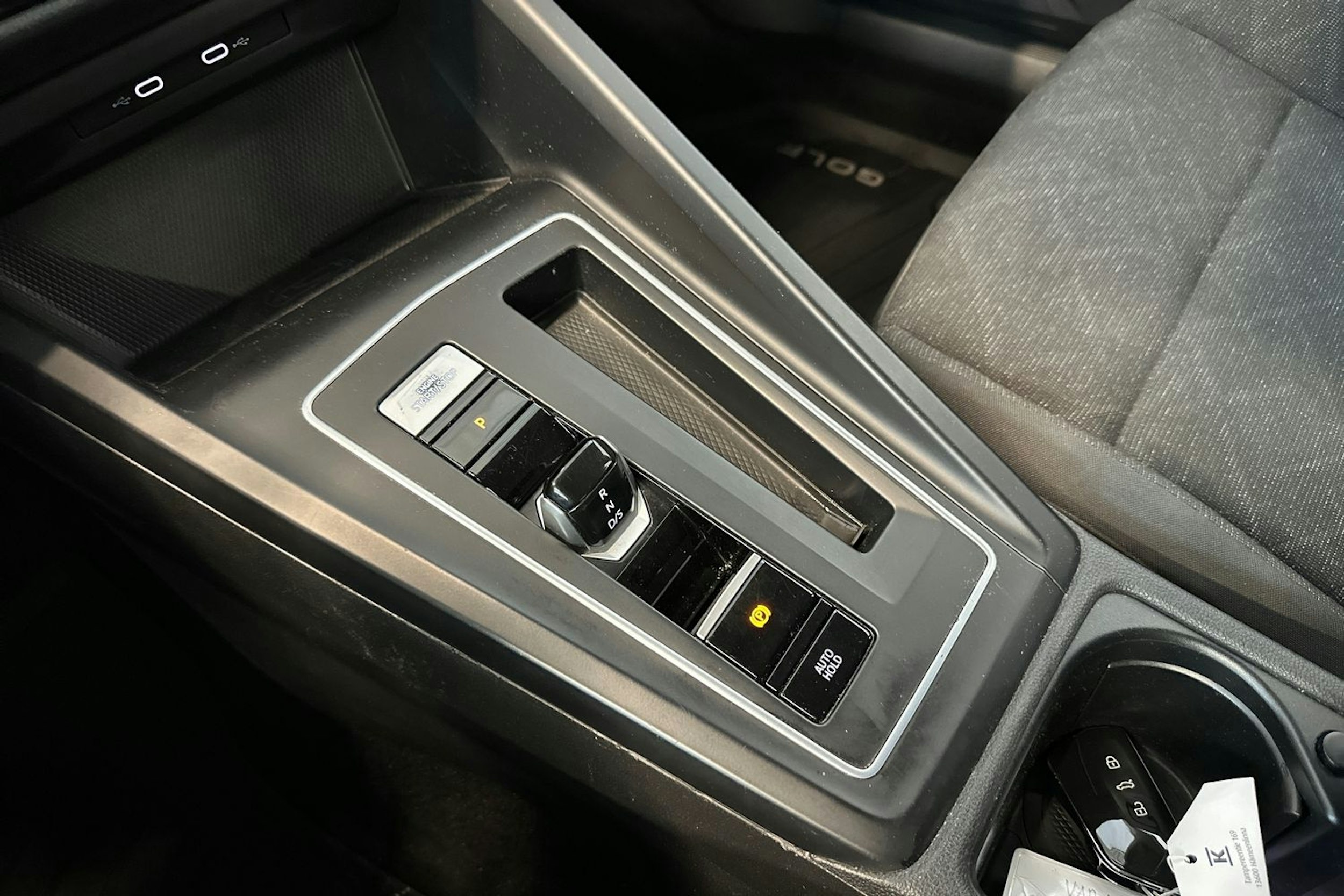 valkoinen Volkswagen Golf 2022 kuva 21.