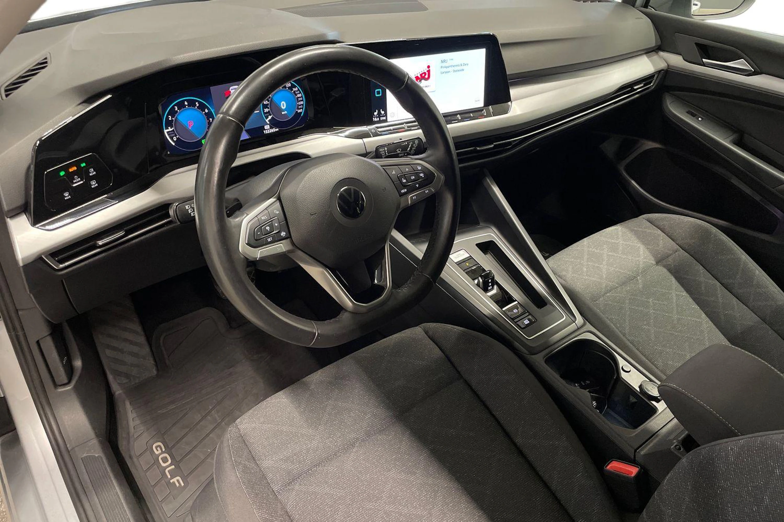 harmaa Volkswagen Golf 2021 kuva 6.
