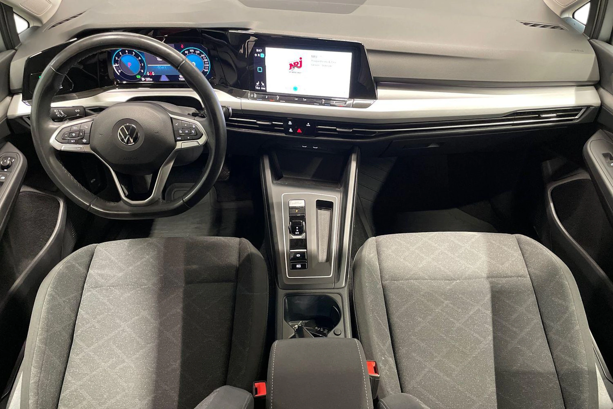 harmaa Volkswagen Golf 2021 kuva 7.