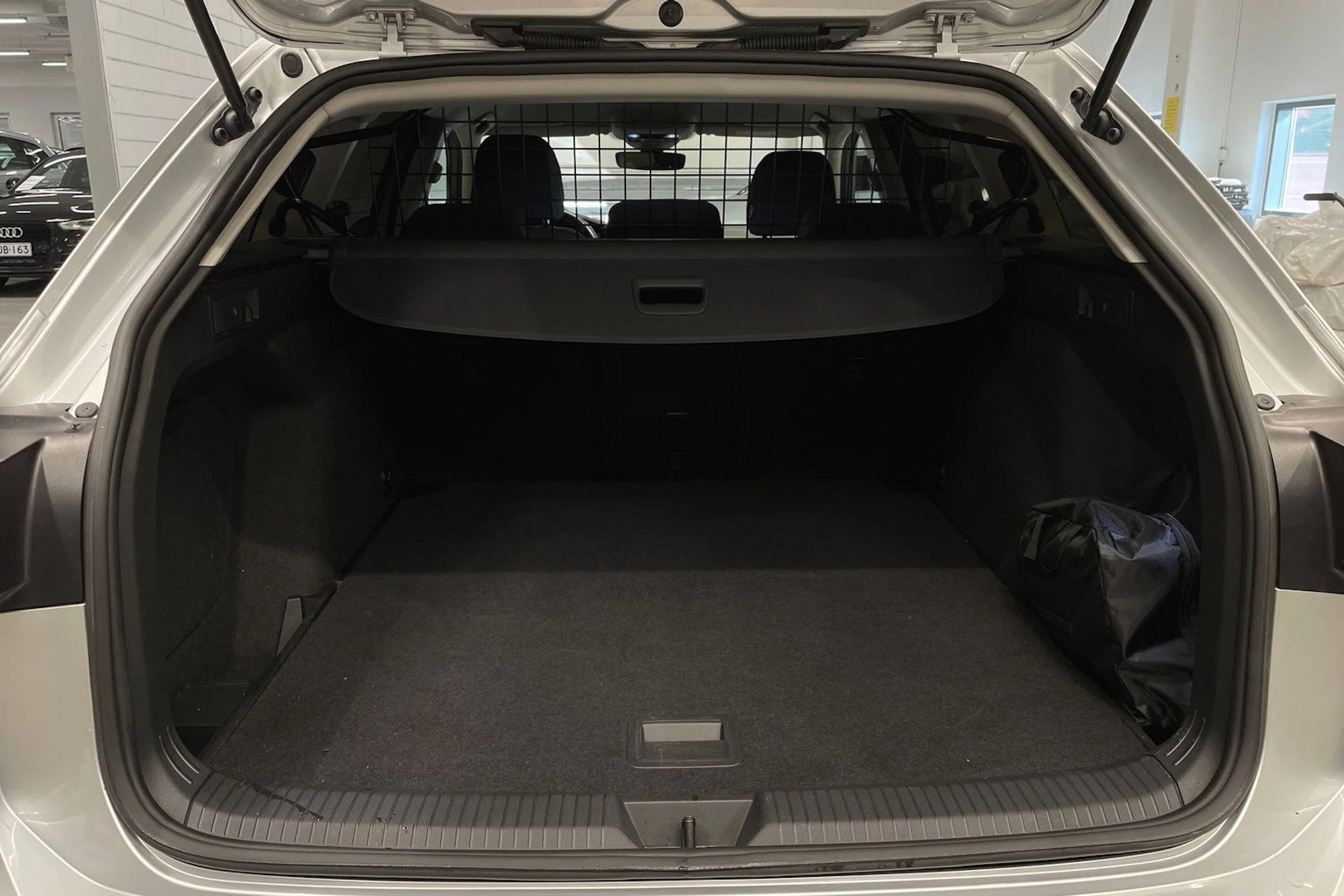 harmaa Volkswagen Golf 2021 kuva 11.