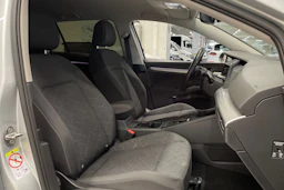 harmaa Volkswagen Golf 2021 kuva 23.