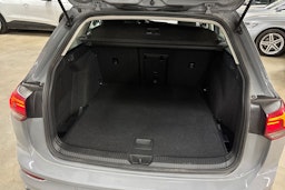 harmaa Volkswagen Golf 2022 kuva 14.