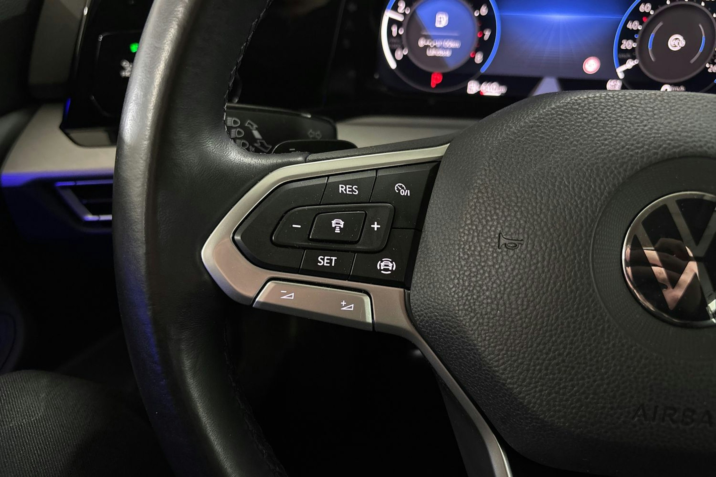 harmaa Volkswagen Golf 2022 kuva 15.