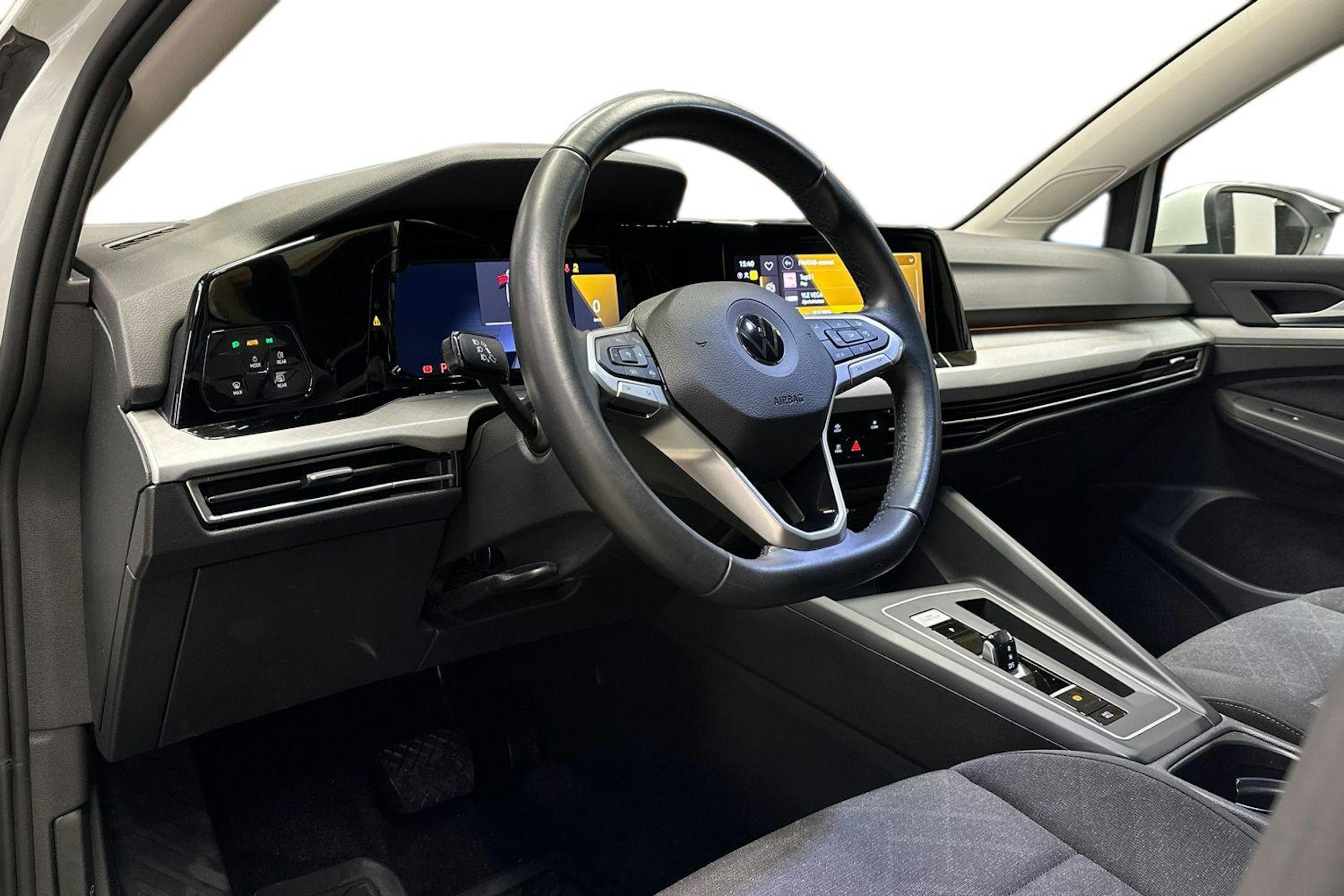 valkoinen Volkswagen Golf 2022 kuva 6.