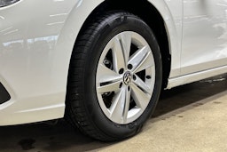valkoinen Volkswagen Golf 2022 kuva 9.