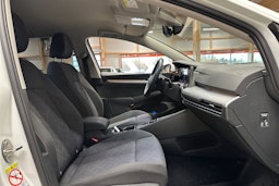 valkoinen Volkswagen Golf 2022 kuva 12.