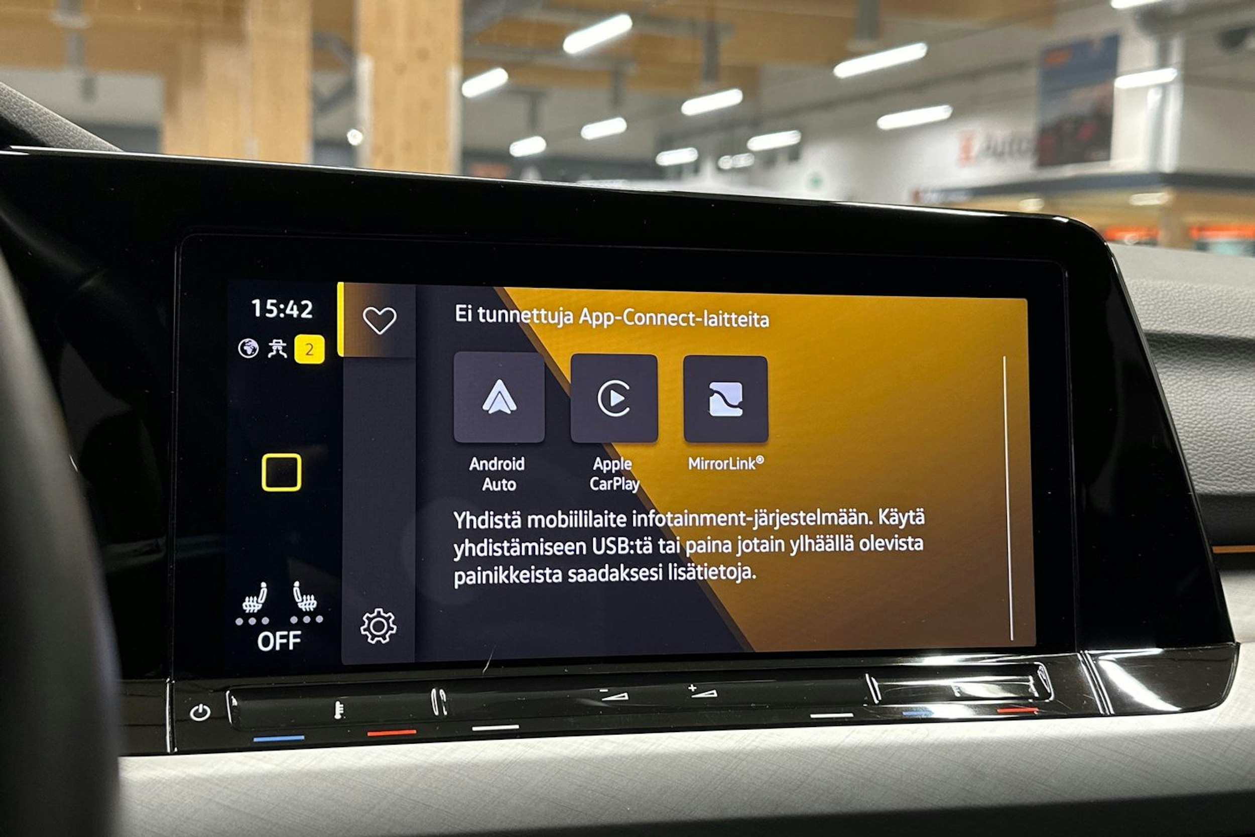 valkoinen Volkswagen Golf 2022 kuva 16.