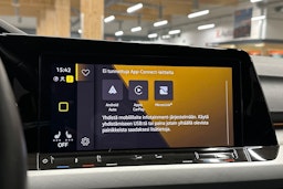 valkoinen Volkswagen Golf 2022 kuva 16.
