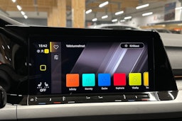 valkoinen Volkswagen Golf 2022 kuva 17.