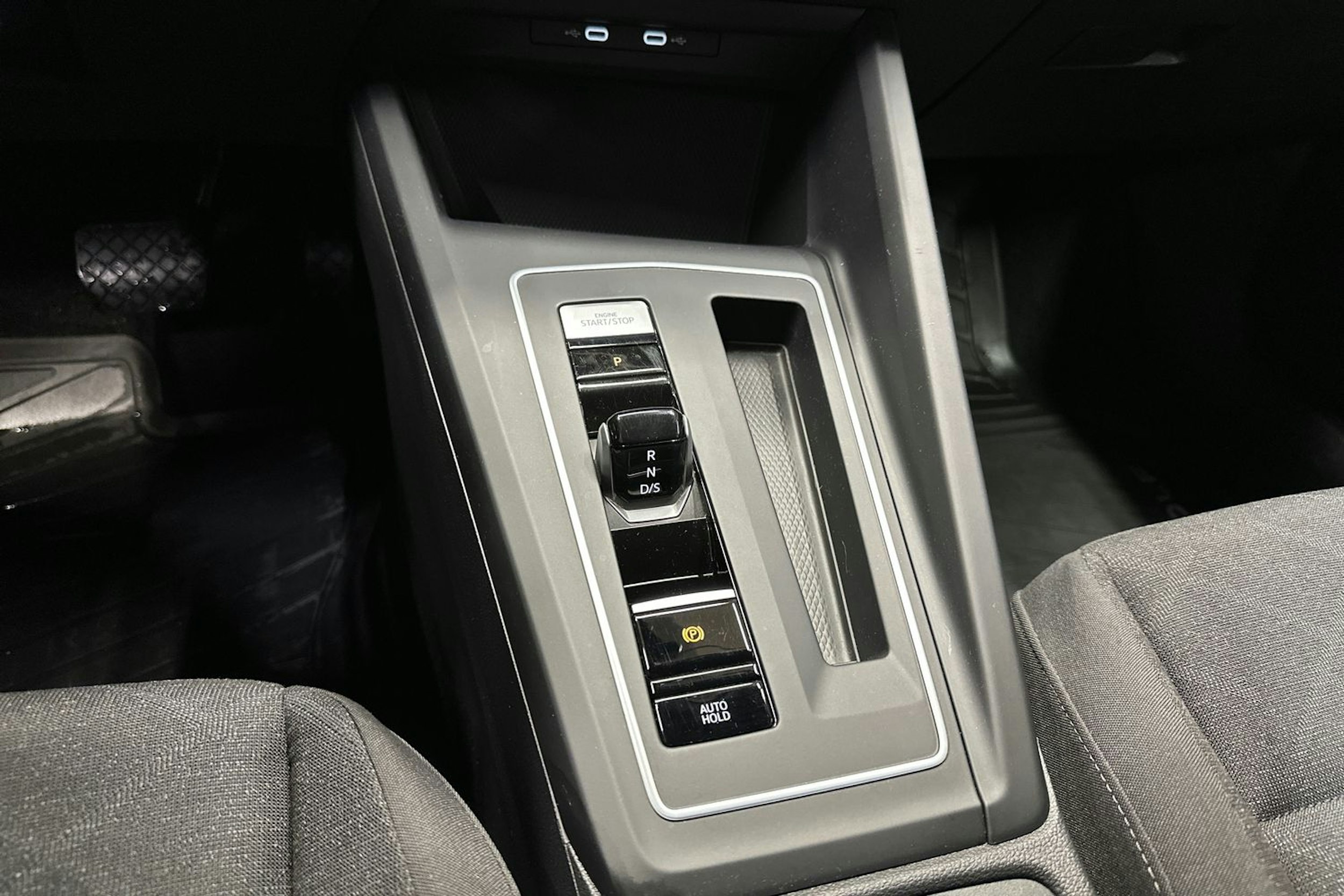 valkoinen Volkswagen Golf 2022 kuva 19.