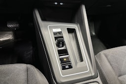 valkoinen Volkswagen Golf 2022 kuva 19.