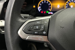 valkoinen Volkswagen Golf 2022 kuva 21.