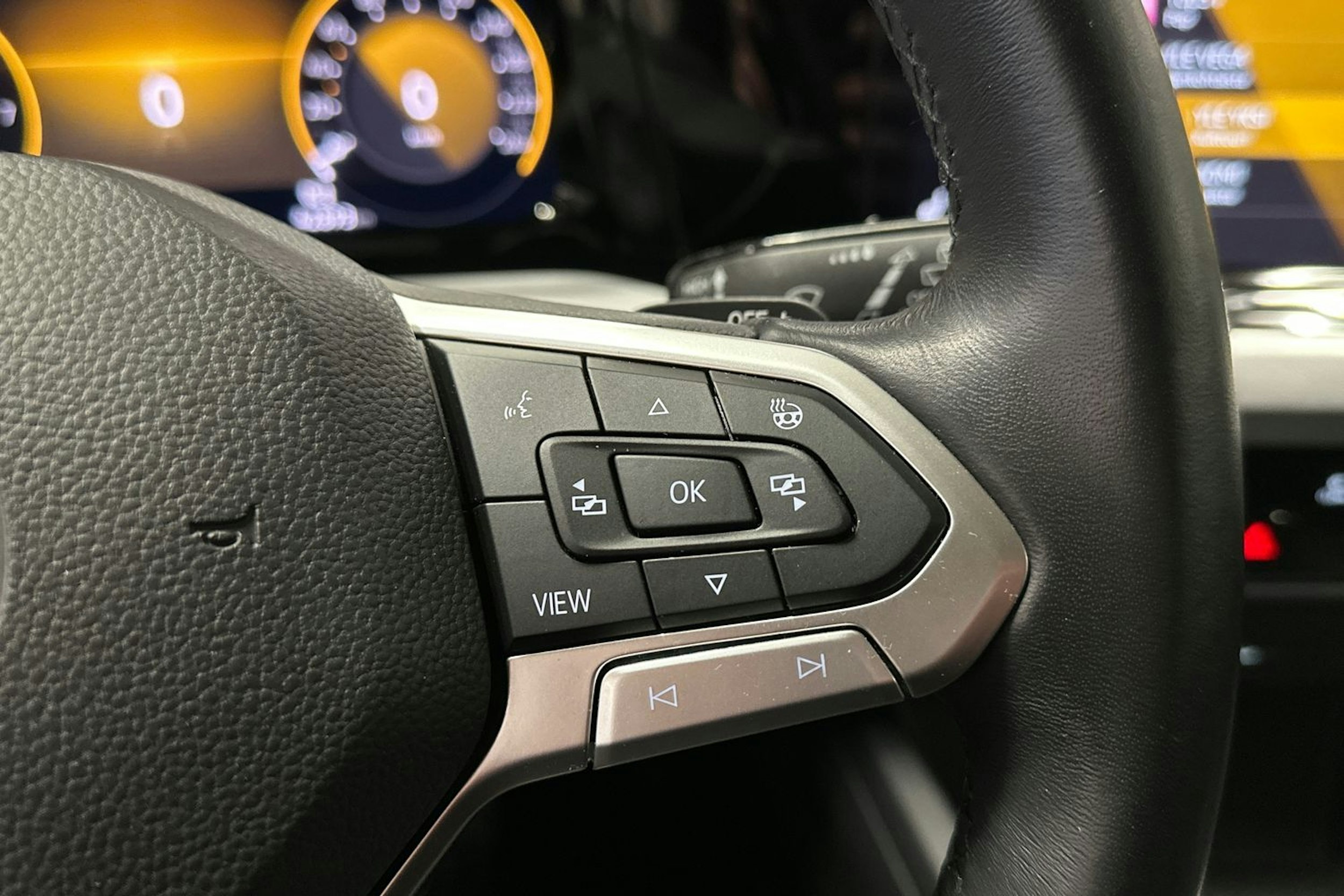 valkoinen Volkswagen Golf 2022 kuva 22.