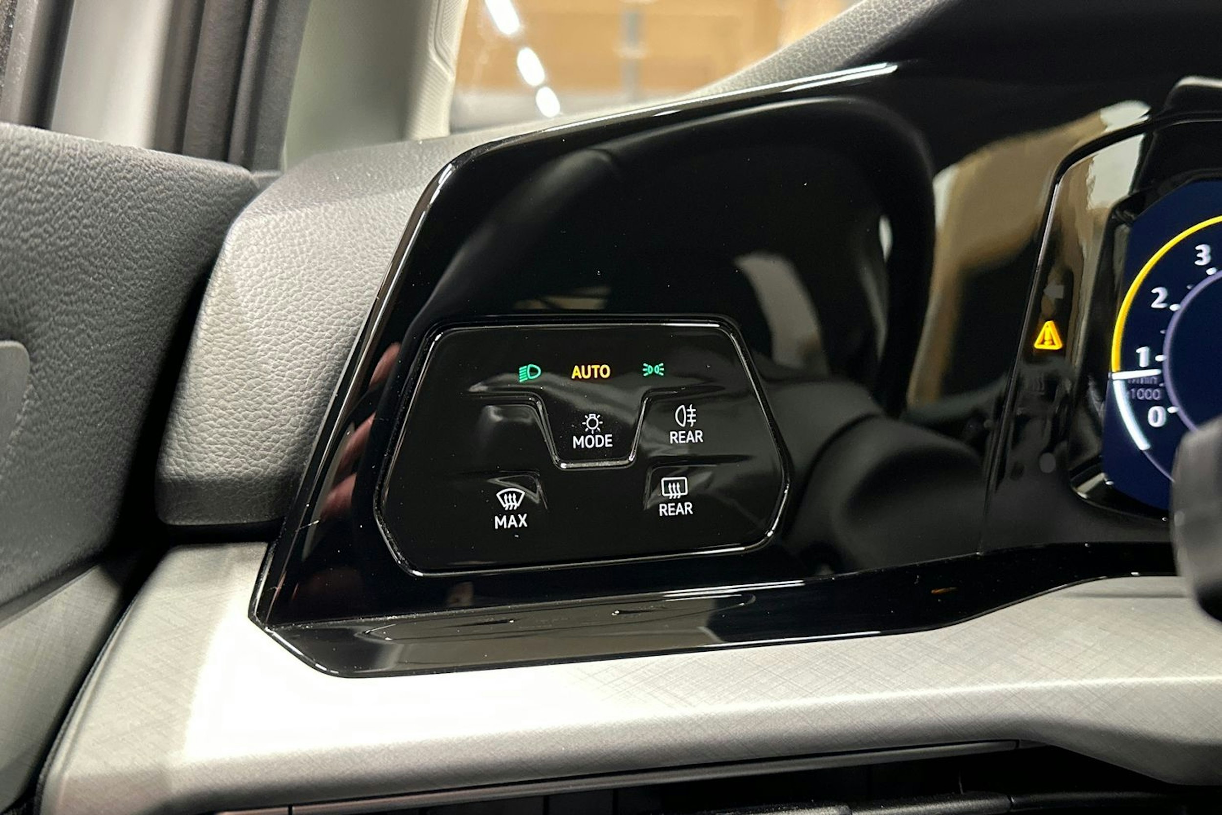 valkoinen Volkswagen Golf 2022 kuva 23.