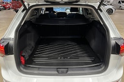 valkoinen Volkswagen Golf 2022 kuva 25.
