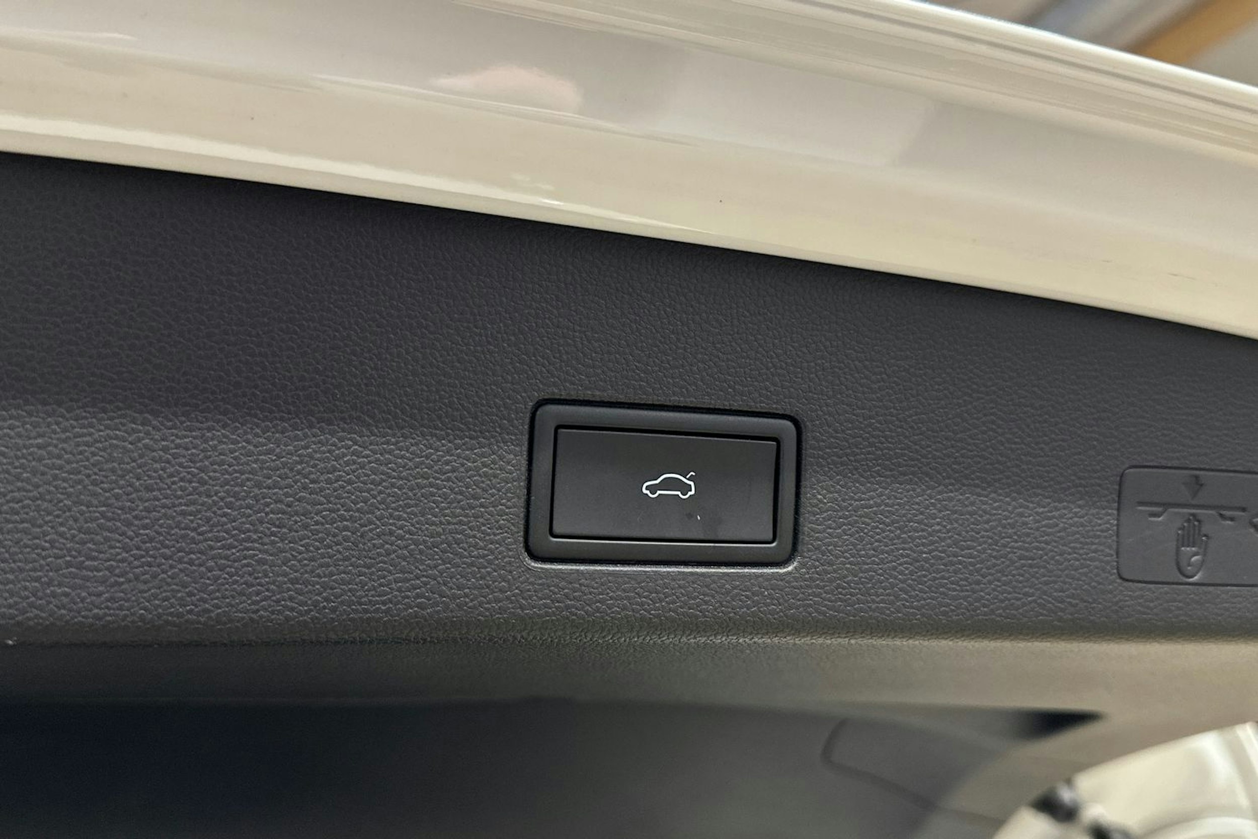 valkoinen Volkswagen Golf 2022 kuva 26.