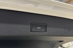 valkoinen Volkswagen Golf 2022 kuva 26.