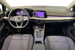 musta Volkswagen Golf 2022 kuva 9.