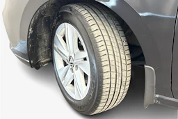 musta Volkswagen Golf 2022 kuva 12.