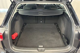 musta Volkswagen Golf 2022 kuva 15.