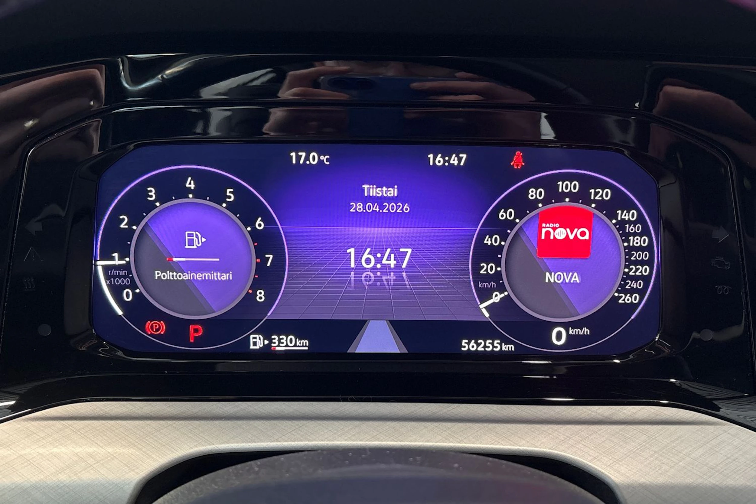 musta Volkswagen Golf 2022 kuva 16.