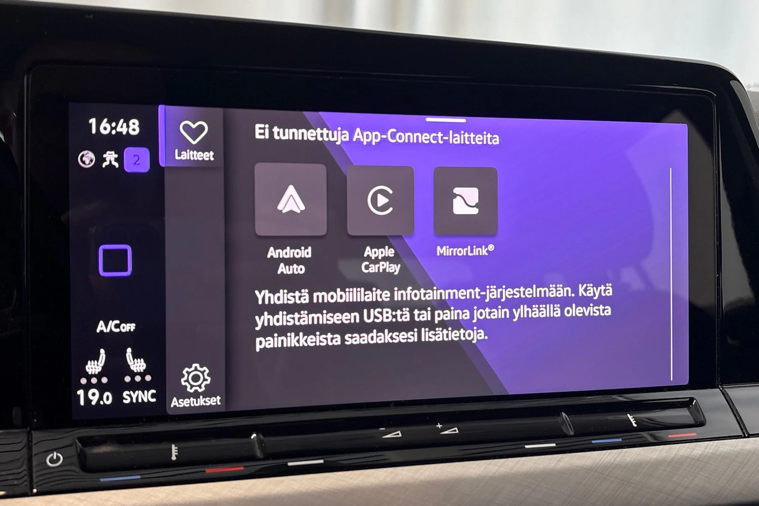 musta Volkswagen Golf 2022 kuva 18.
