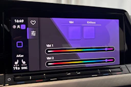 musta Volkswagen Golf 2022 kuva 20.