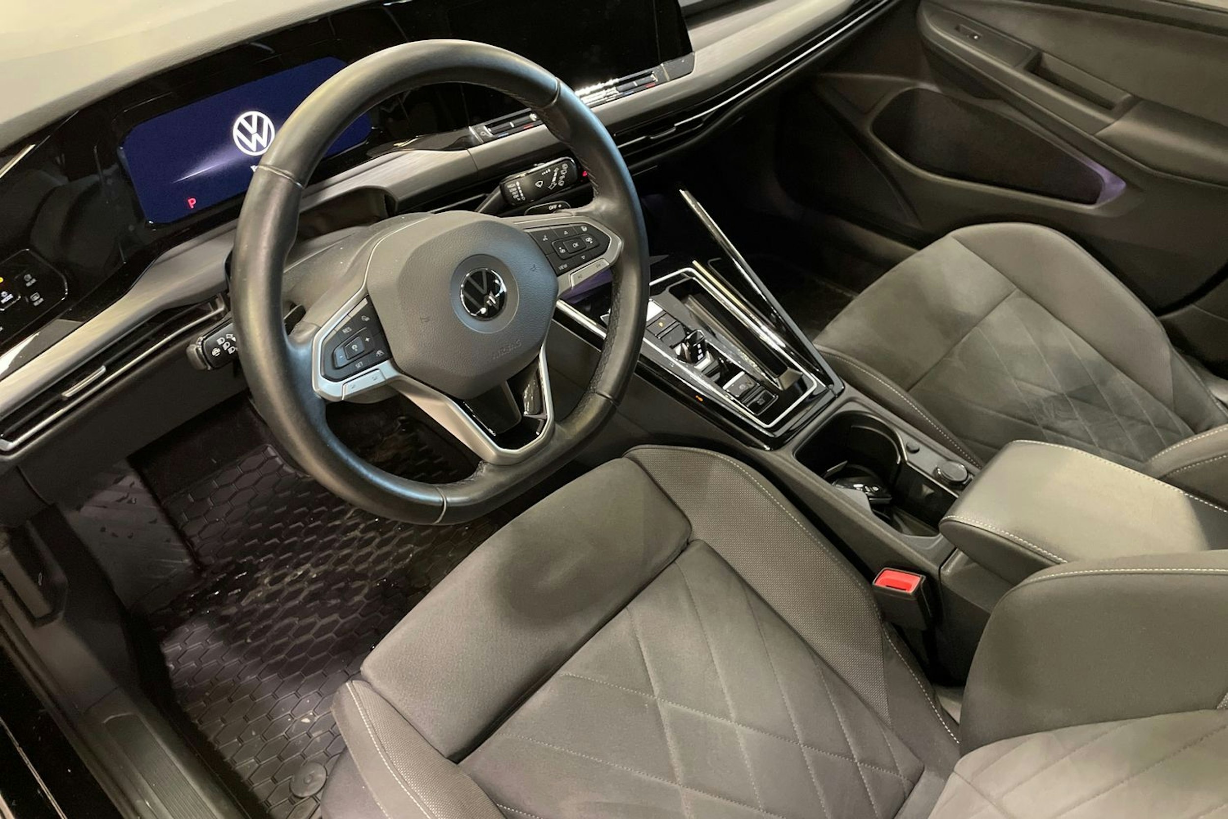 musta Volkswagen Golf 2022 kuva 3.