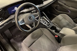 musta Volkswagen Golf 2022 kuva 3.