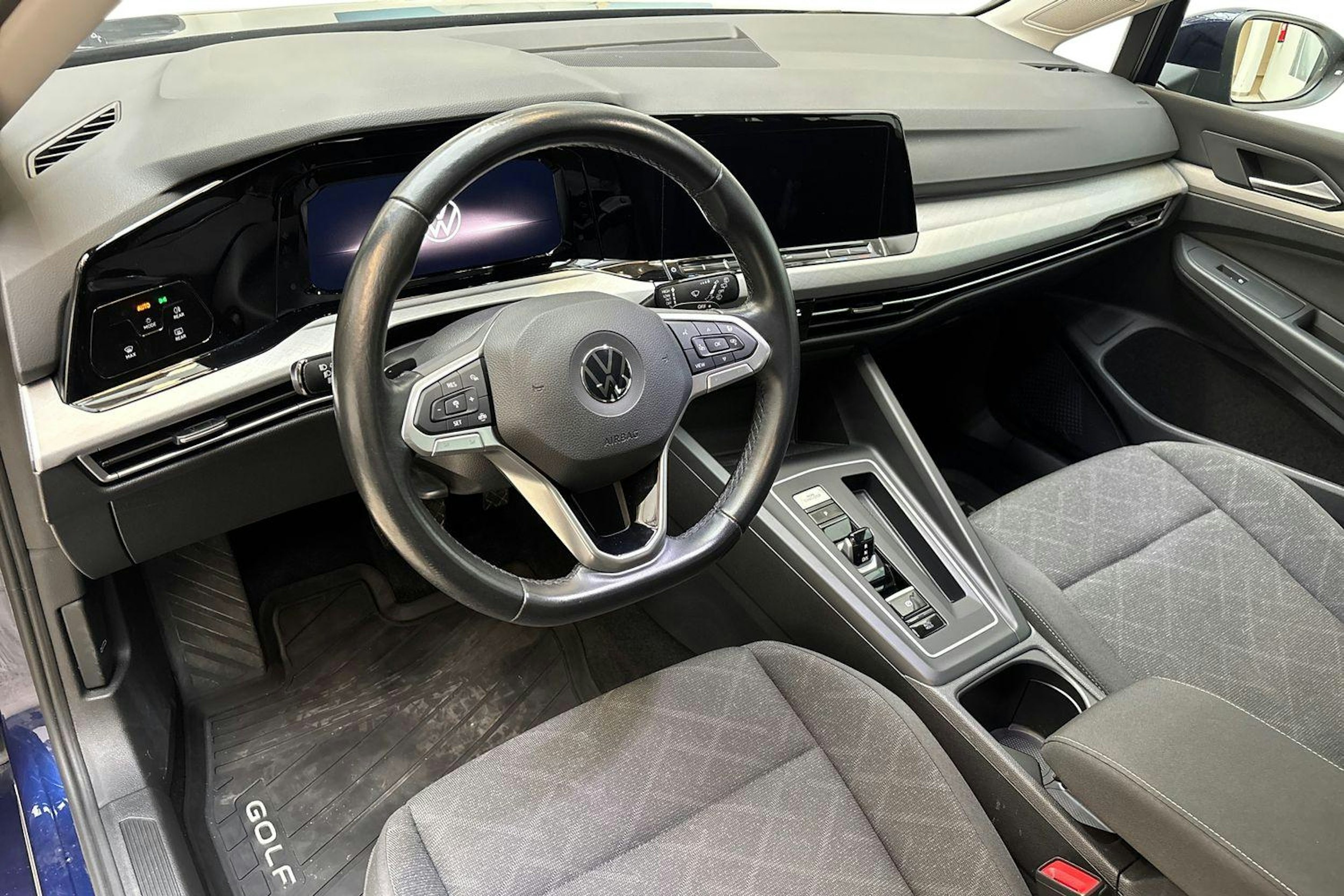 sininen Volkswagen Golf 2022 kuva 7.