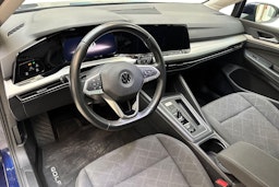 sininen Volkswagen Golf 2022 kuva 7.