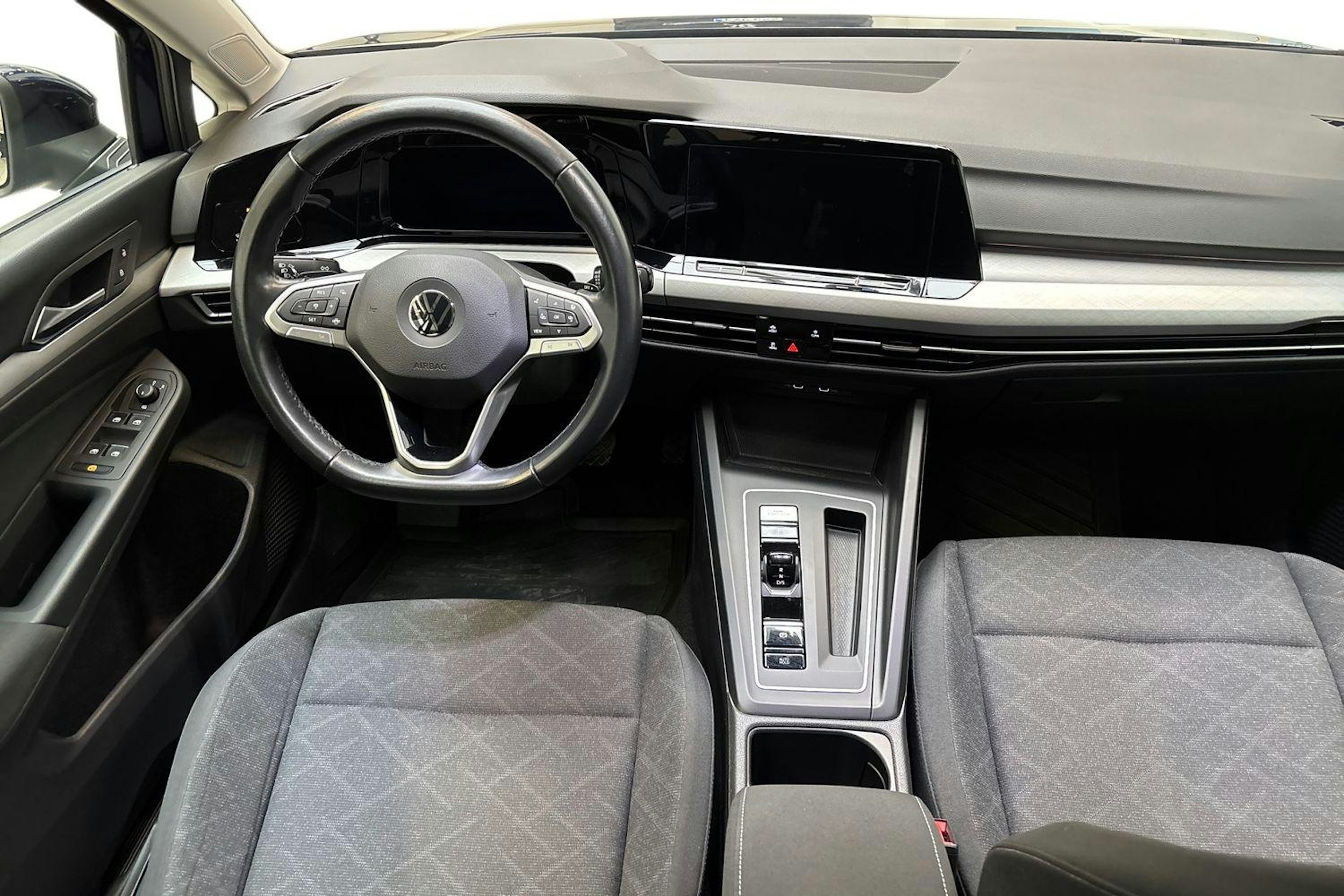 sininen Volkswagen Golf 2022 kuva 9.