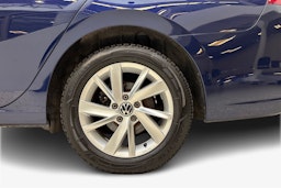 sininen Volkswagen Golf 2022 kuva 11.