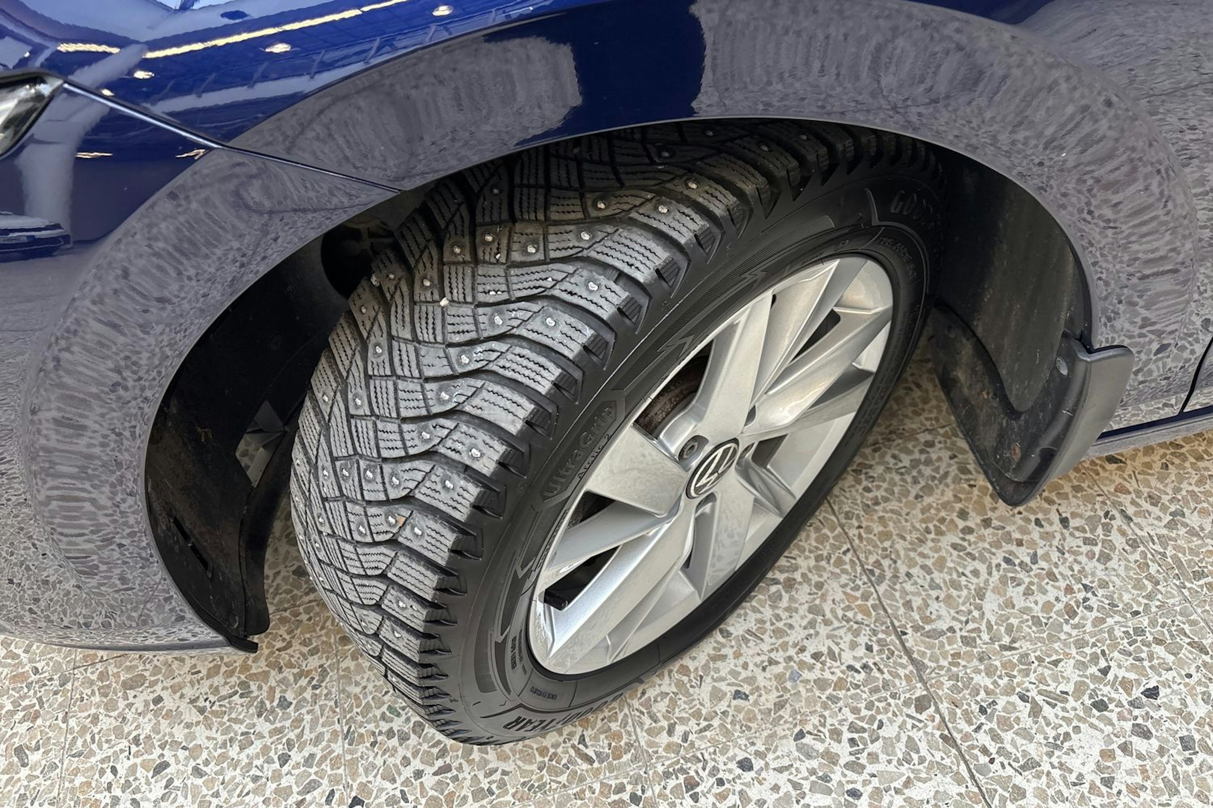 sininen Volkswagen Golf 2022 kuva 13.